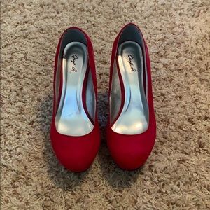 Size 7.5 Qupid cherry red  wedges